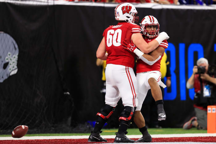 Logan Bruss is a leader on the Wisconsin offense who boasts positional versatility.